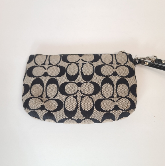 Coach | Classic Logo Wristlet Canvas - Picture 2 of 8